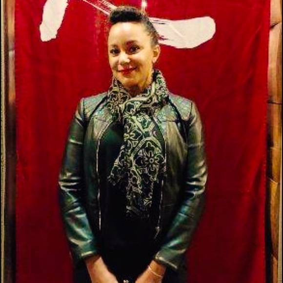 Meet your Posher, Antoinette! - Picture 1 of 12